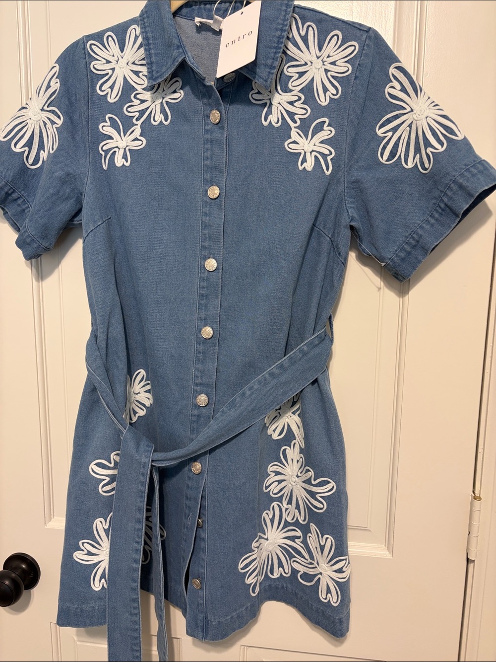 entro NWT Blue Denim Shirt Dress with White Floral Appliqué